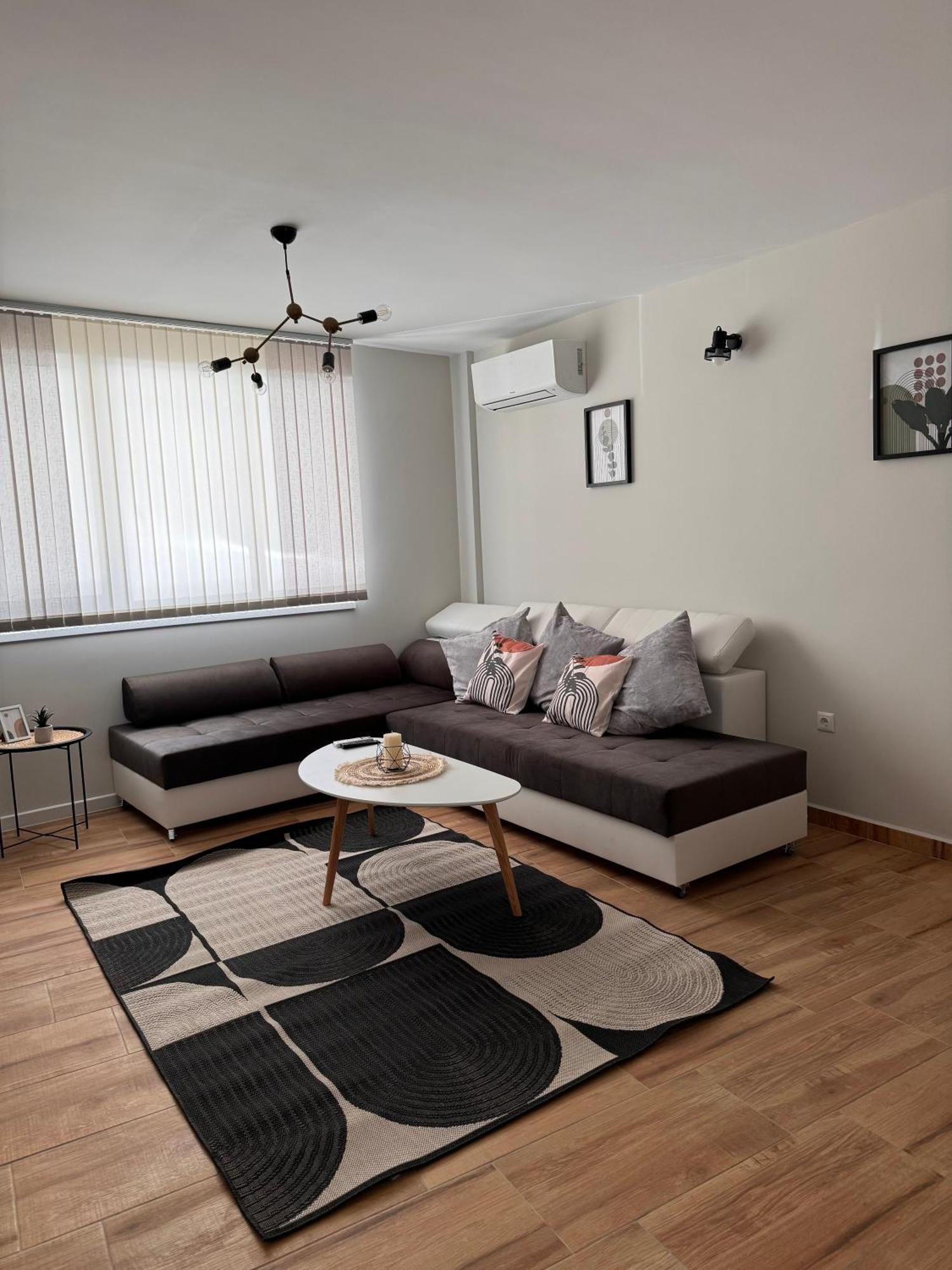 Goldy Central Beach Apartment With Private Garden Burgas Luaran gambar