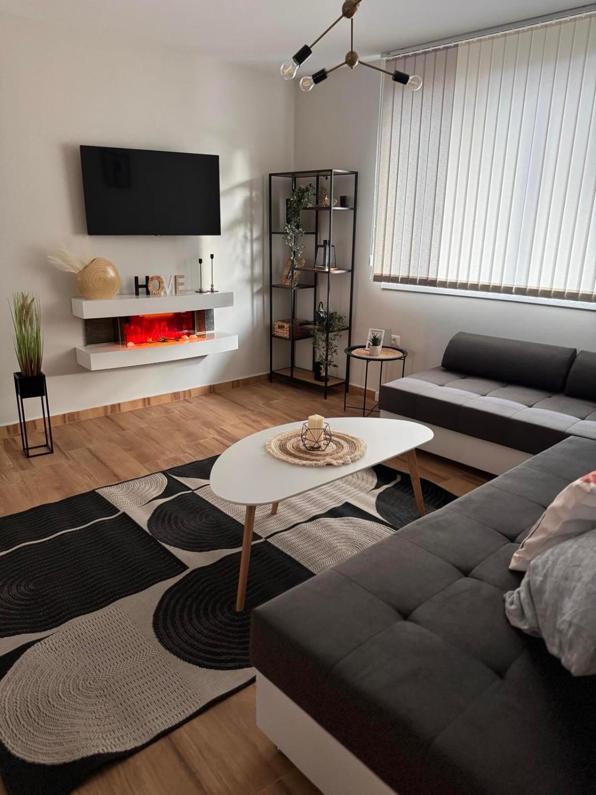 Goldy Central Beach Apartment With Private Garden Burgas Luaran gambar